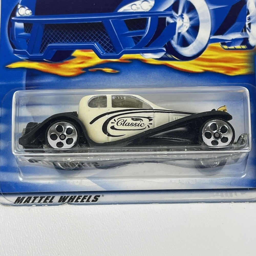 Hot Wheels 1937 Bugatti 2001 Edition Pearl White New Diecast 163 Double Tampo - Picture 2 of 6